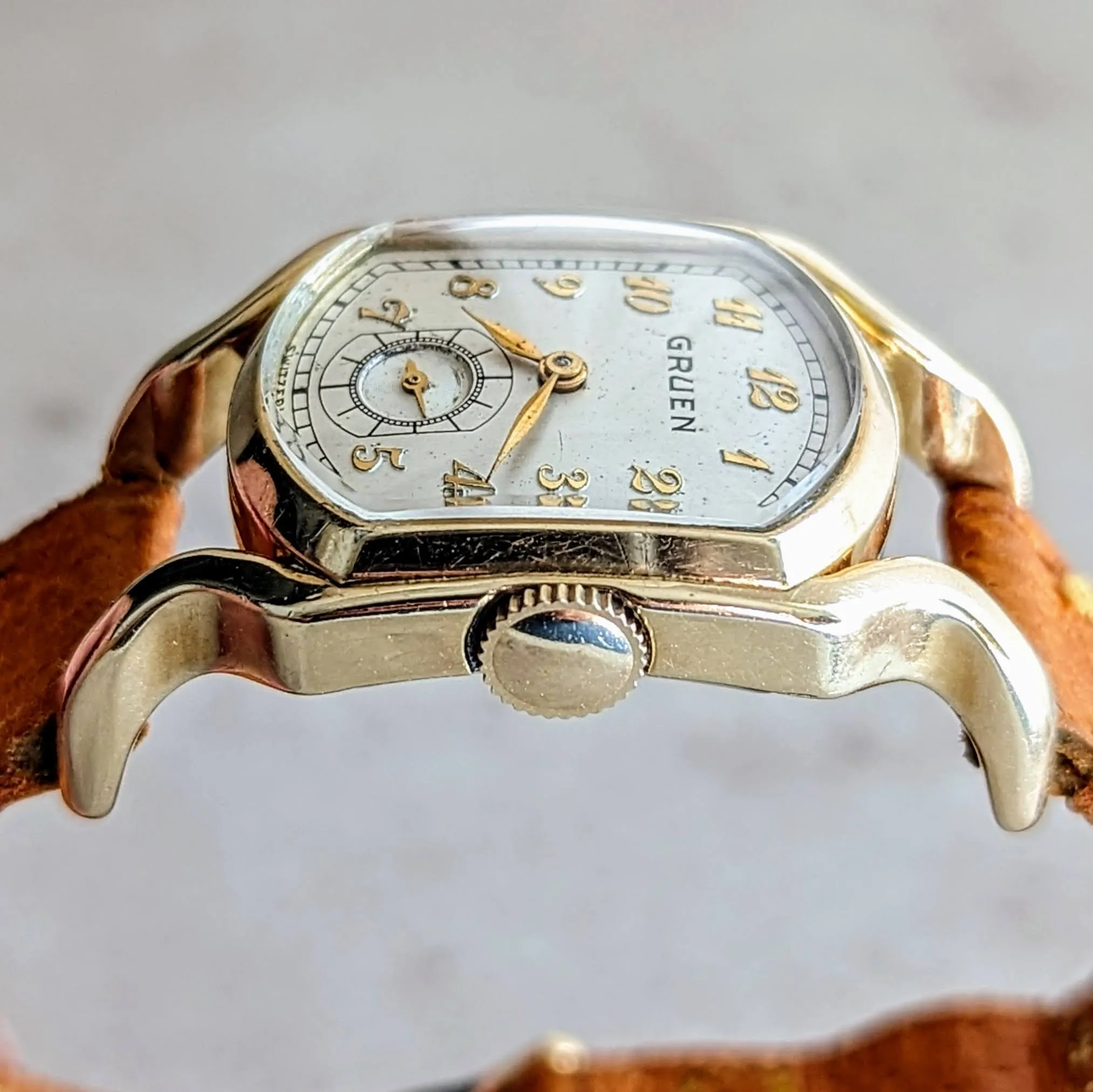1939 GRUEN Driver’s Ristside “The Varsity” Wristwatch Curved Watch