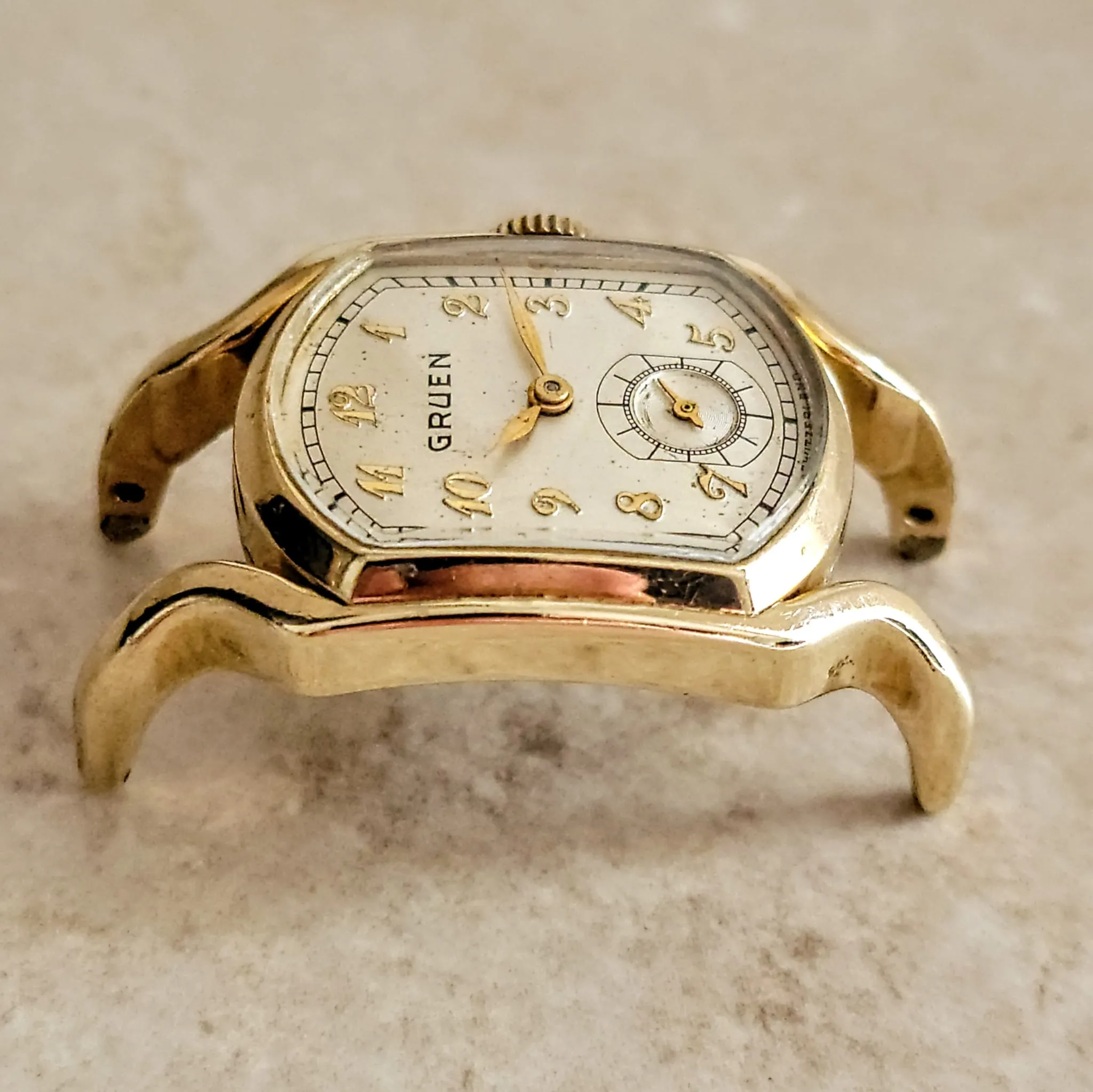 1939 GRUEN Driver’s Ristside “The Varsity” Wristwatch Curved Watch