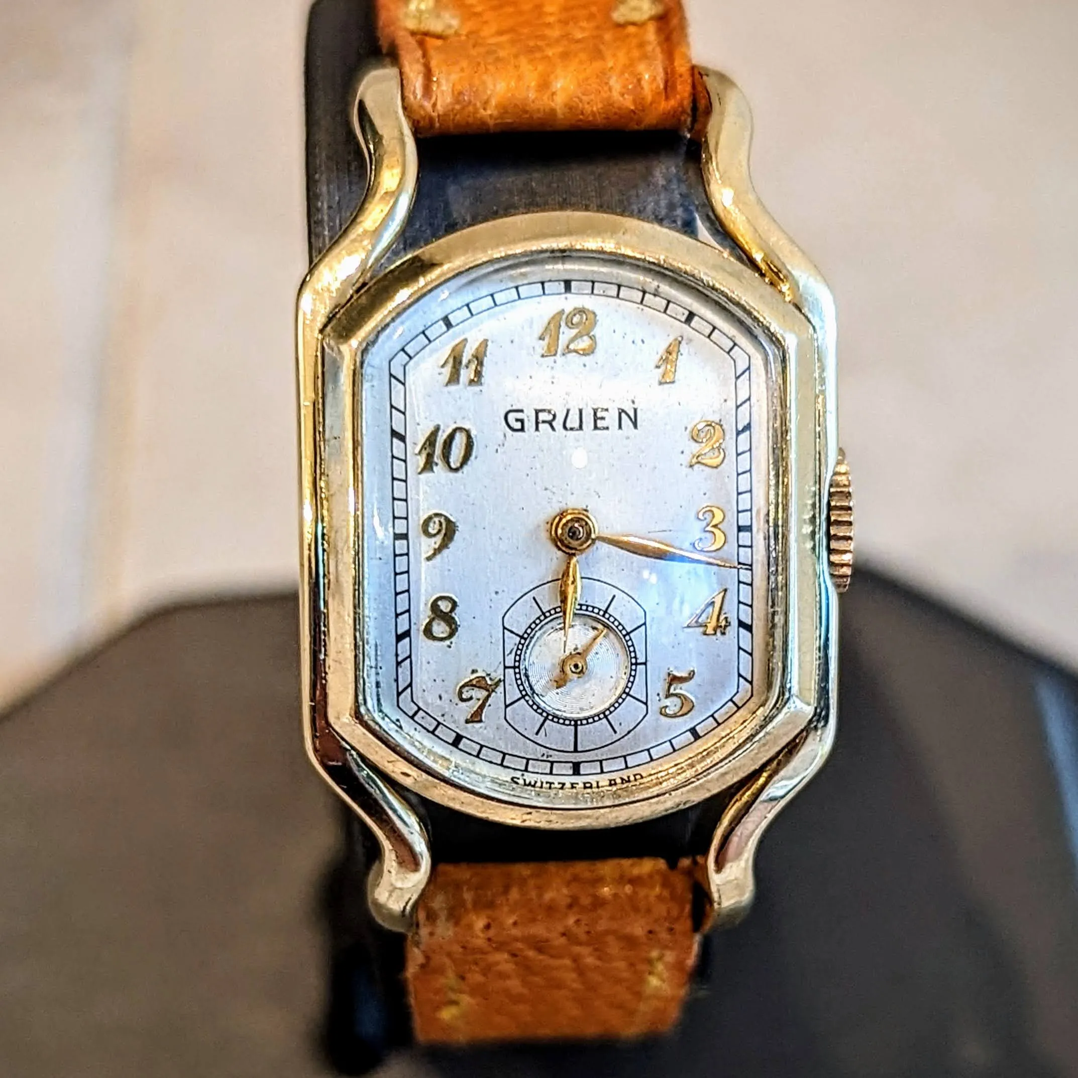 1939 GRUEN Driver’s Ristside “The Varsity” Wristwatch Curved Watch