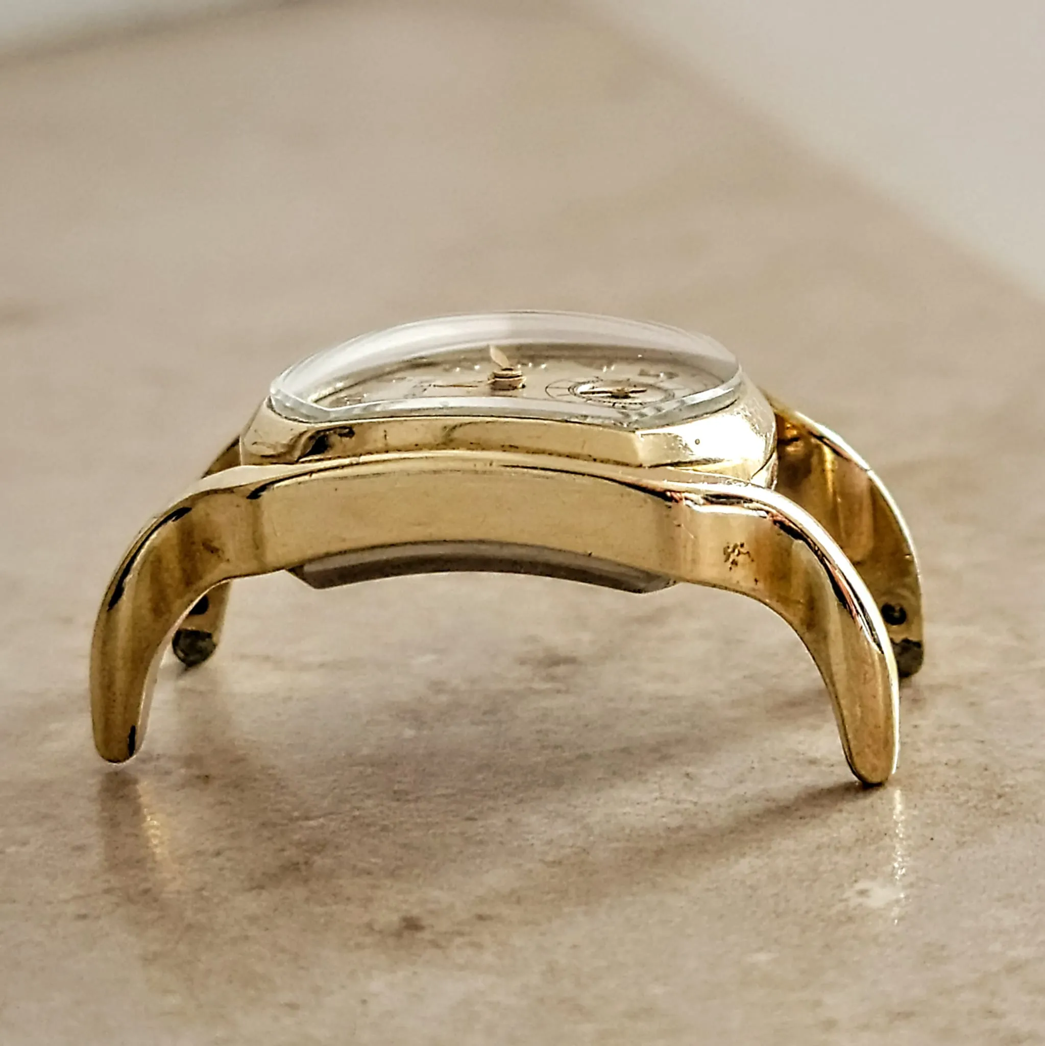 1939 GRUEN Driver’s Ristside “The Varsity” Wristwatch Curved Watch