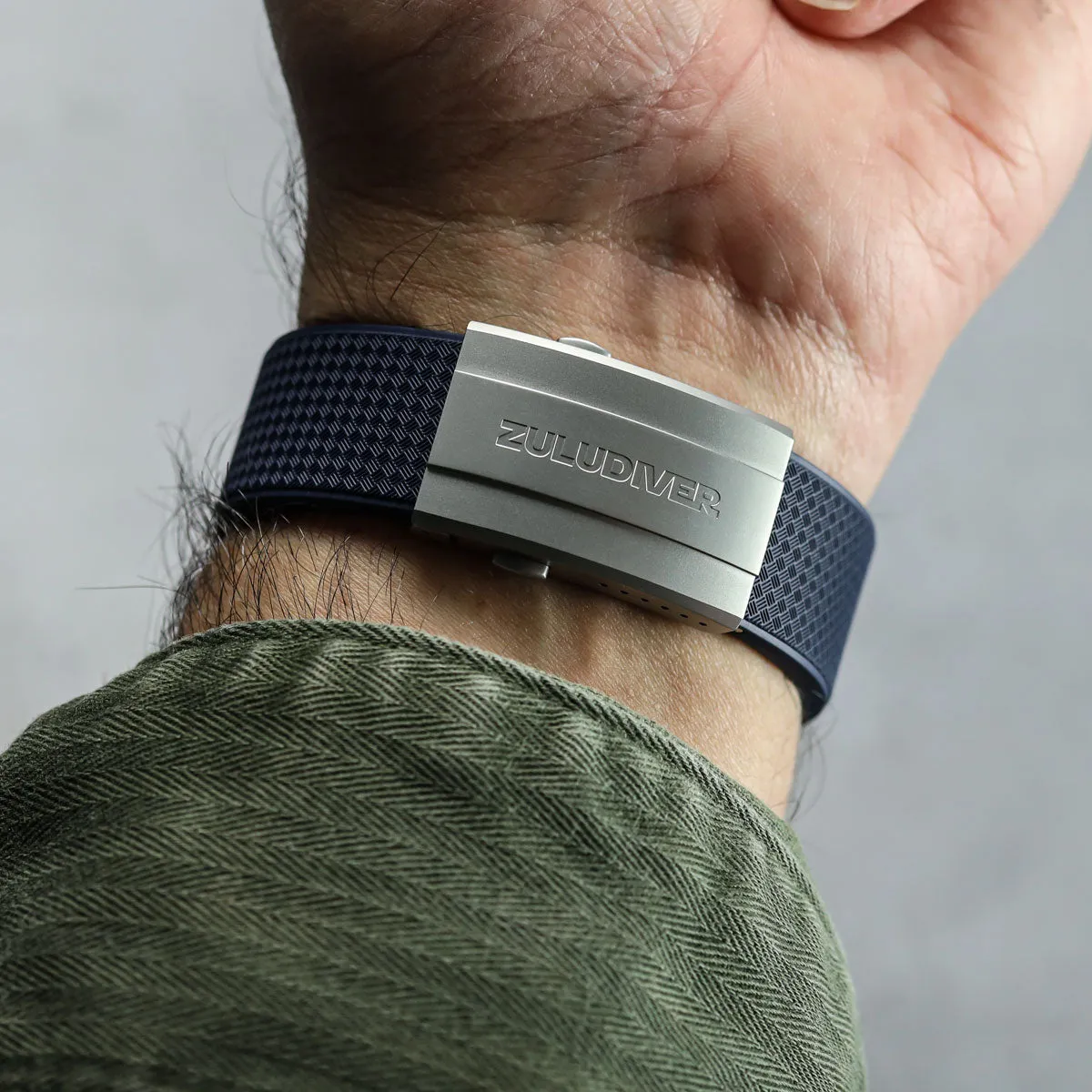 HydroLock MK2 Deployant Buckle - Super Luminova