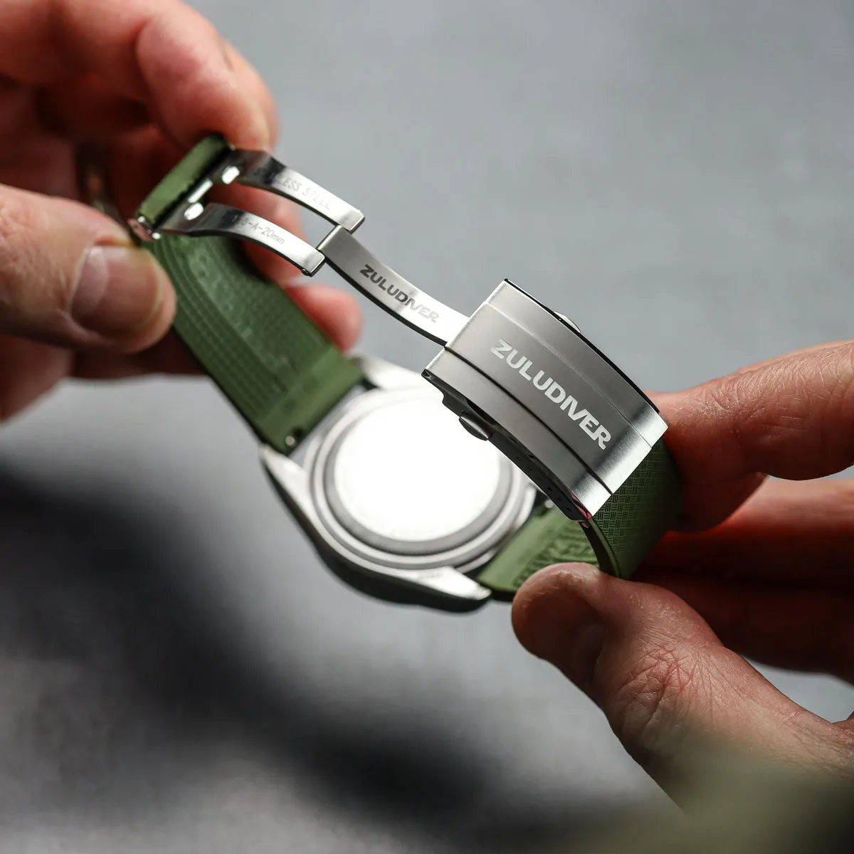 HydroLock MK2 Deployant Buckle - Super Luminova