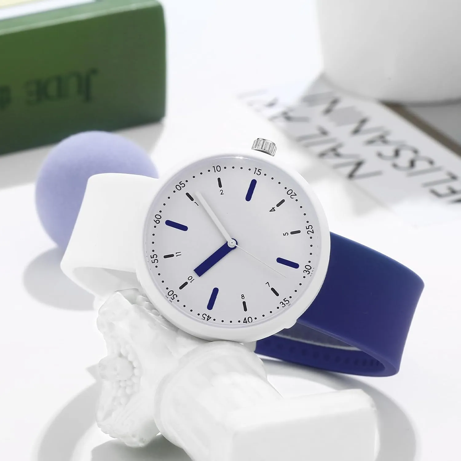 Women's Men's Casual Sports Watch Easy Read Dial Waterproof Analog Quartz Watches with Colorful Rubber Silicone Band for Women Men